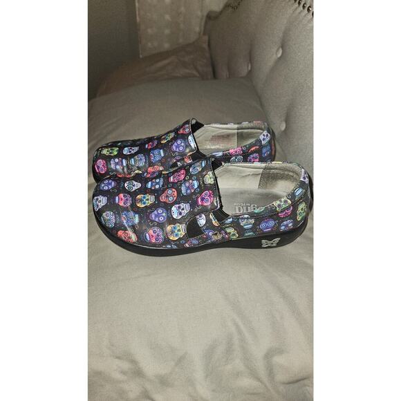 Alegria Keli Sugar Skulls Slip On Leather Shoes Women Sz 38 US 8/8.5 Nurse - Picture 2 of 6